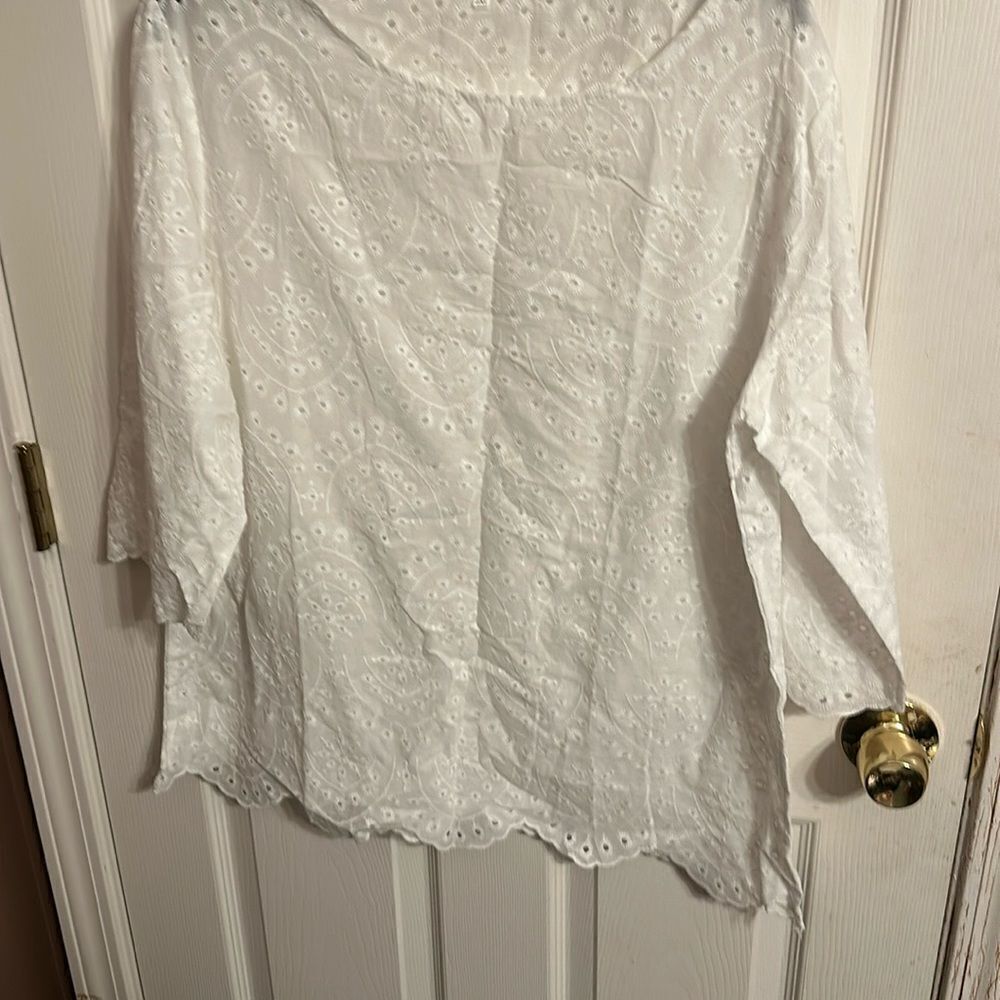 White blouse size 2xl. NWOT